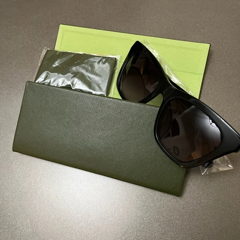 Longchamp Black Sunglasses with Green Case - Picture 3 of 7